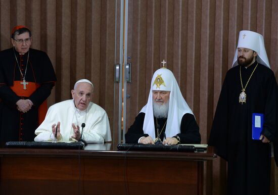 Patriarch Kirill meets Pope Francis