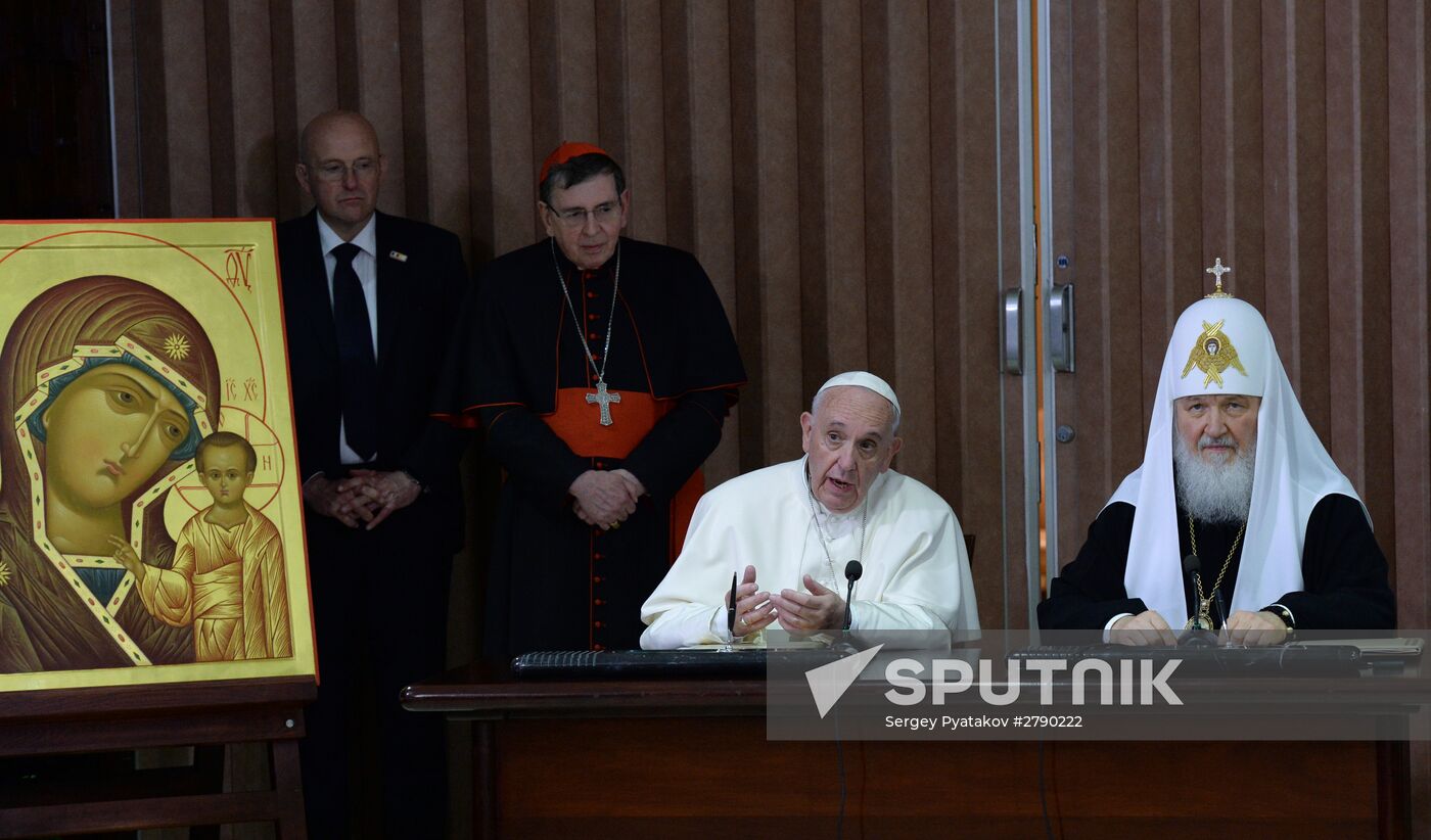 Patriarch Kirill meets Pope Francis