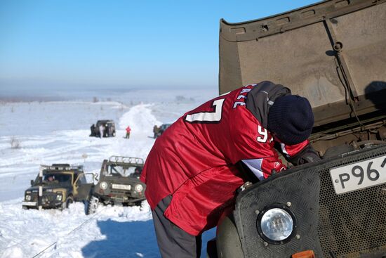 Snow Mayhem auto off-road event