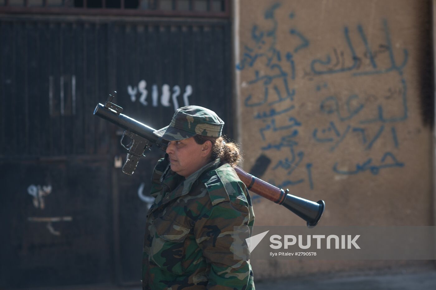 Syrian army volunteers trained outside Damascus