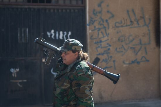 Syrian army volunteers trained outside Damascus