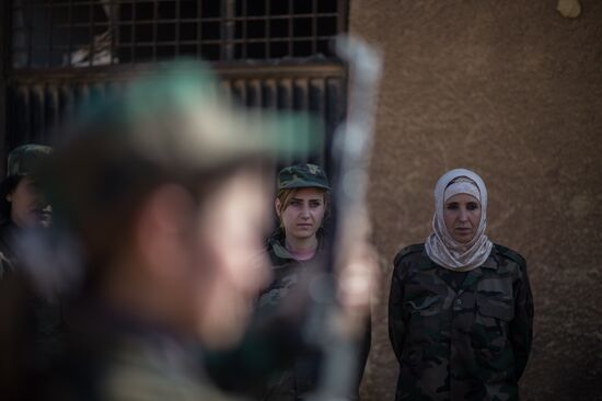 Syrian army volunteers trained outside Damascus