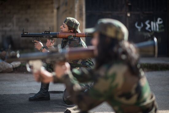 Syrian army volunteers trained outside Damascus