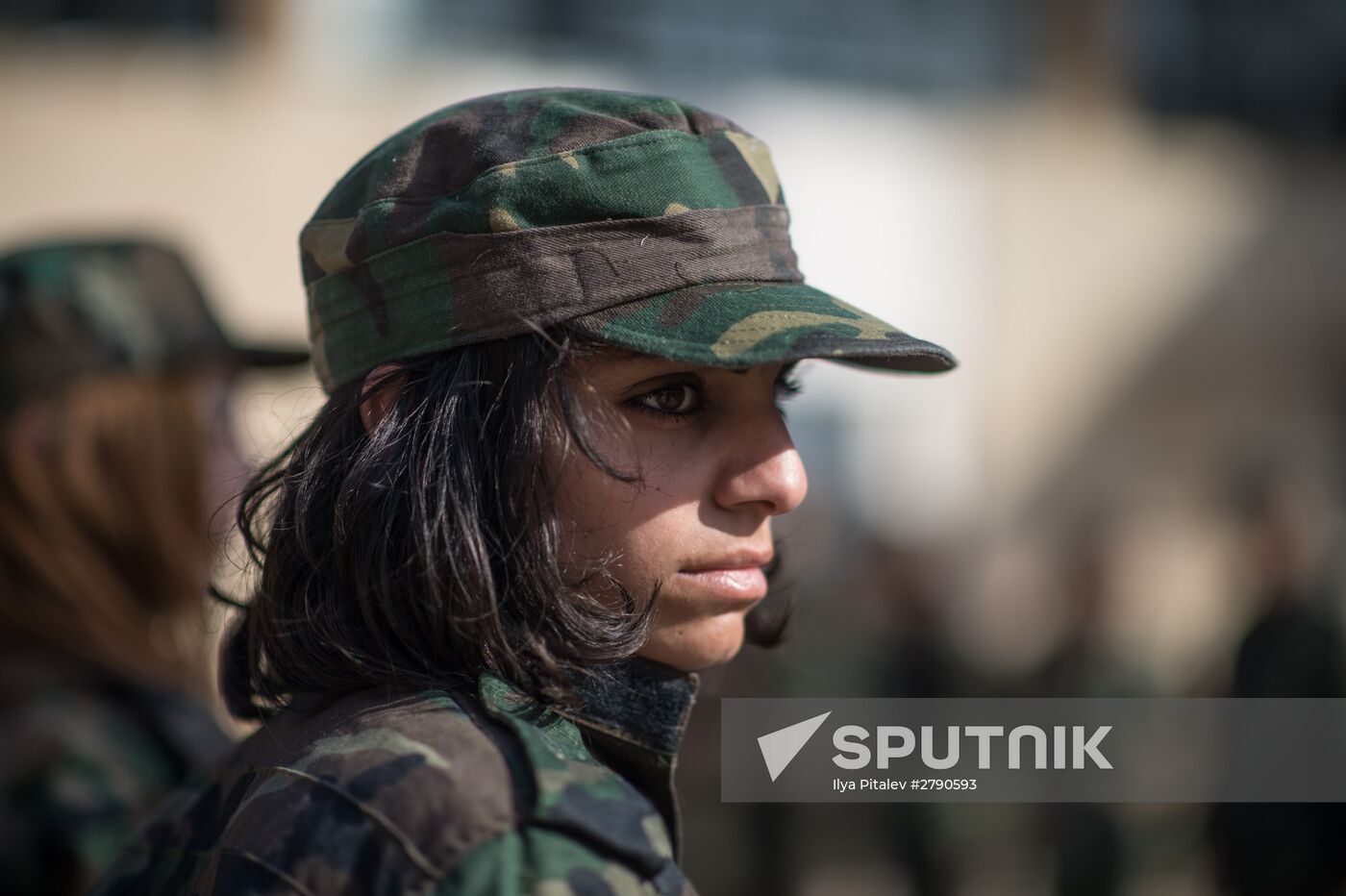 Syrian army volunteers trained outside Damascus