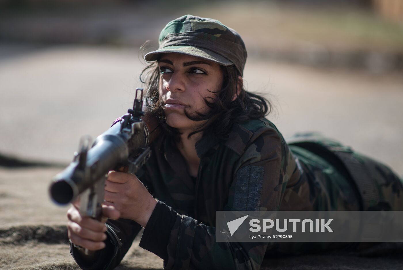 Syrian army volunteers trained outside Damascus