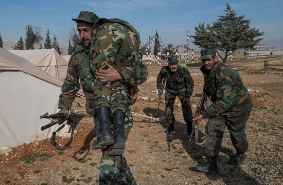 Syrian army volunteers trained outside Damascus