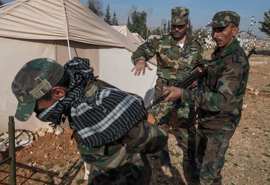 Syrian army volunteers trained outside Damascus