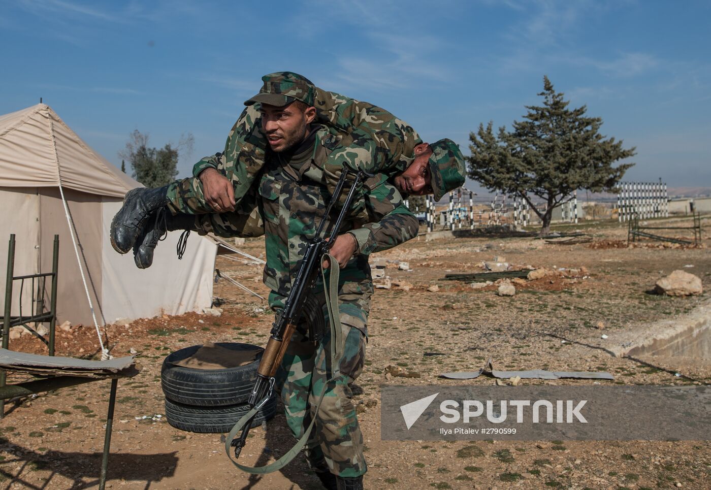 Syrian army volunteers trained outside Damascus