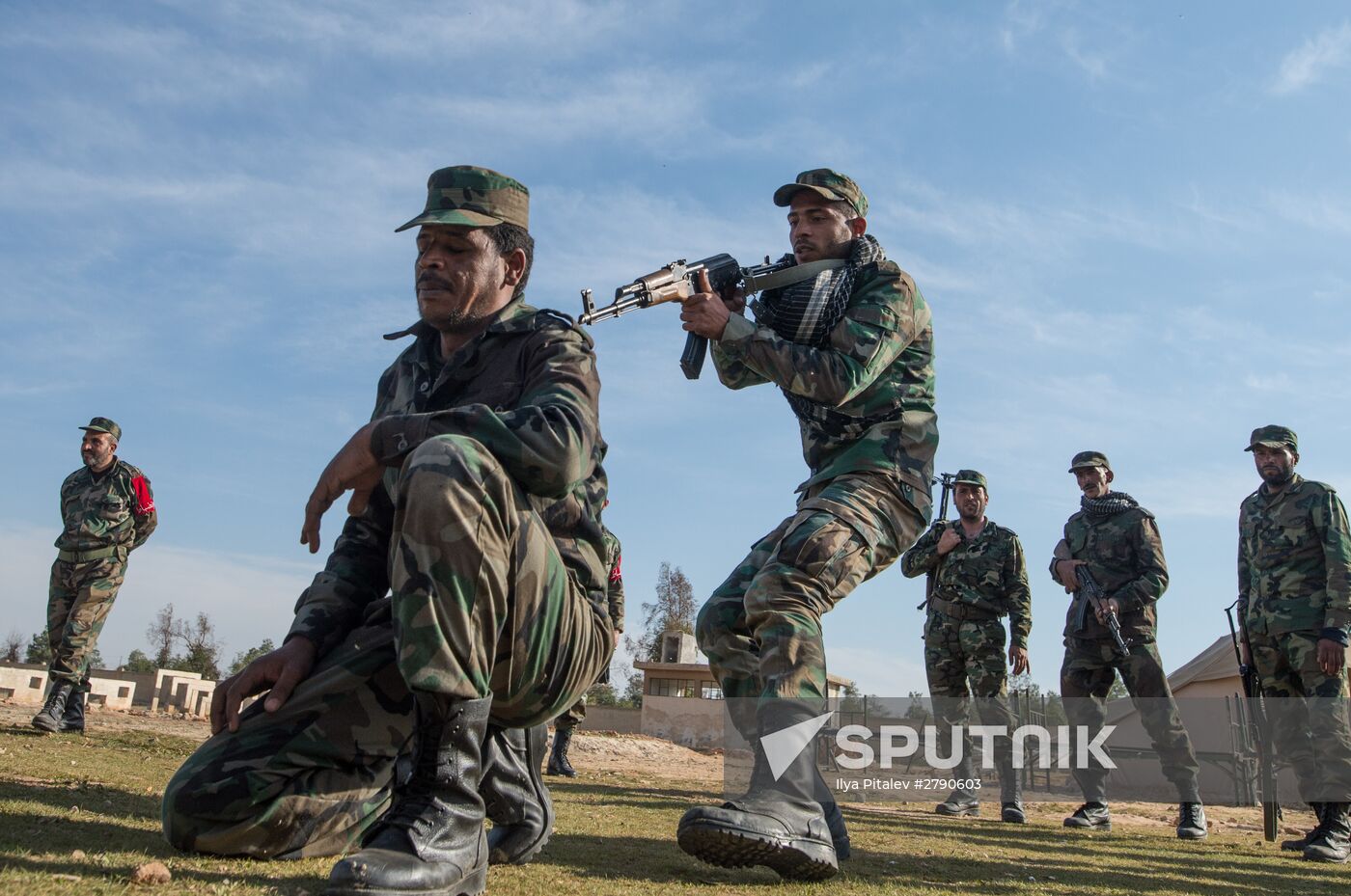Syrian army volunteers trained outside Damascus