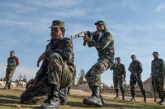 Syrian army volunteers trained outside Damascus