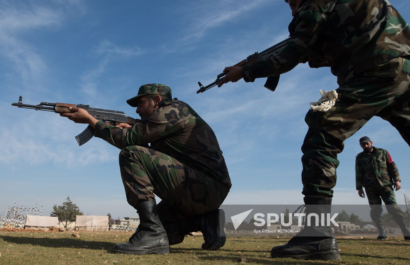Syrian army volunteers trained outside Damascus