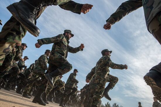 Syrian army volunteers trained outside Damascus