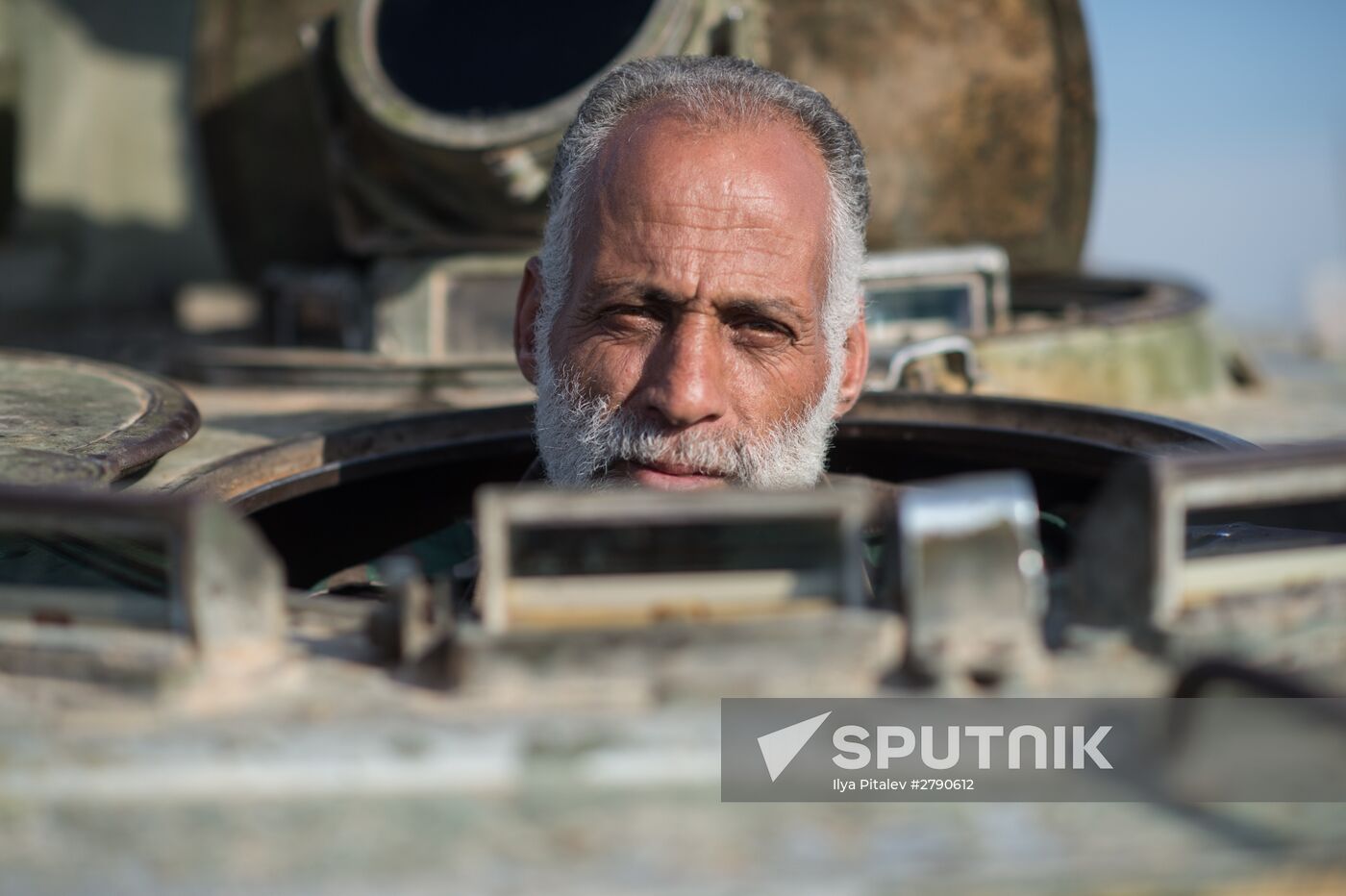 Syrian army volunteers trained outside Damascus