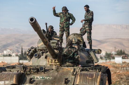 Syrian army volunteers trained outside Damascus
