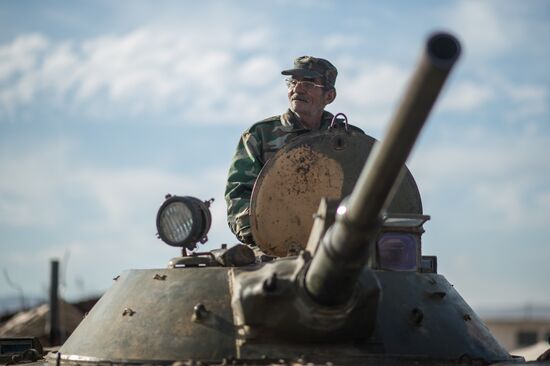 Syrian army volunteers trained outside Damascus