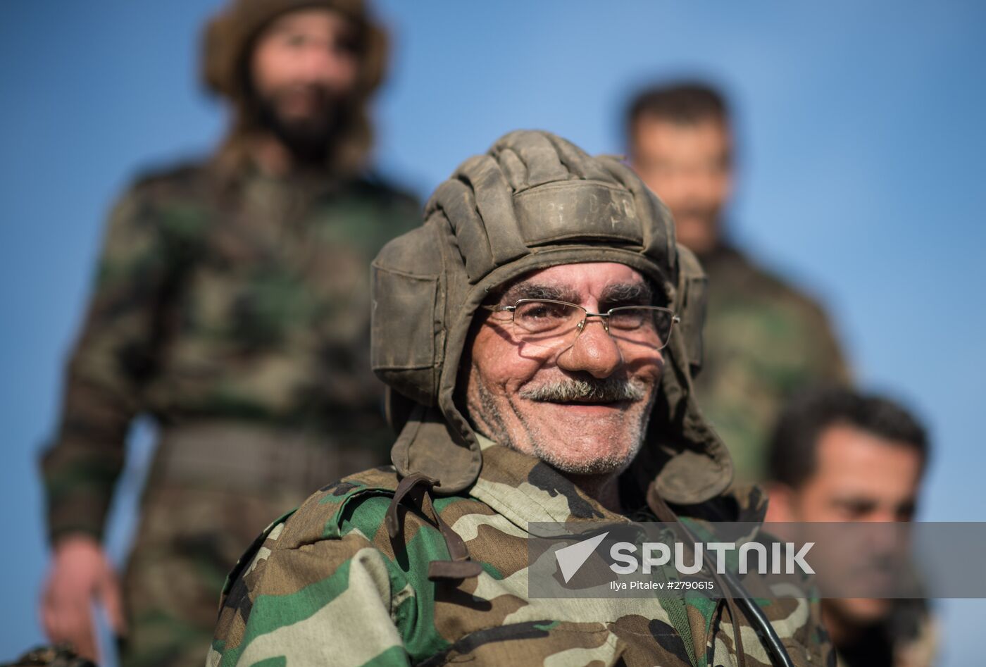 Syrian army volunteers trained outside Damascus