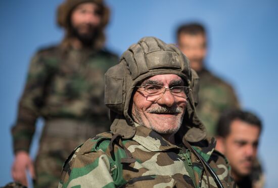 Syrian army volunteers trained outside Damascus
