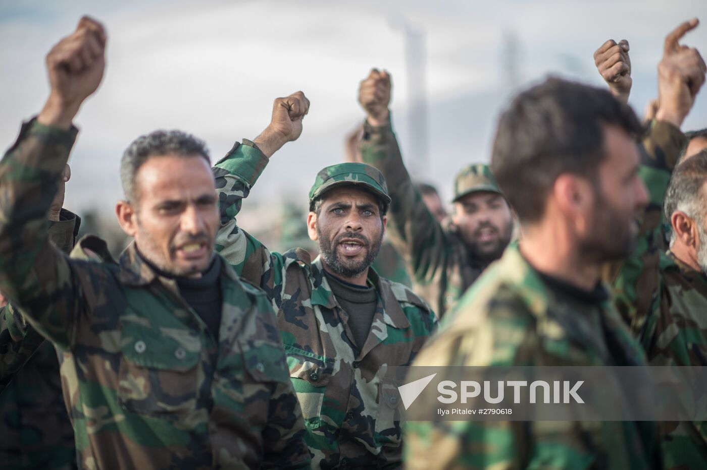 Syrian army volunteers trained outside Damascus