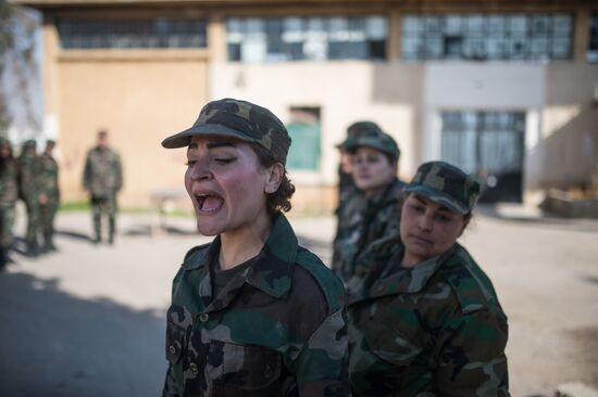 Syrian army volunteers trained outside Damascus