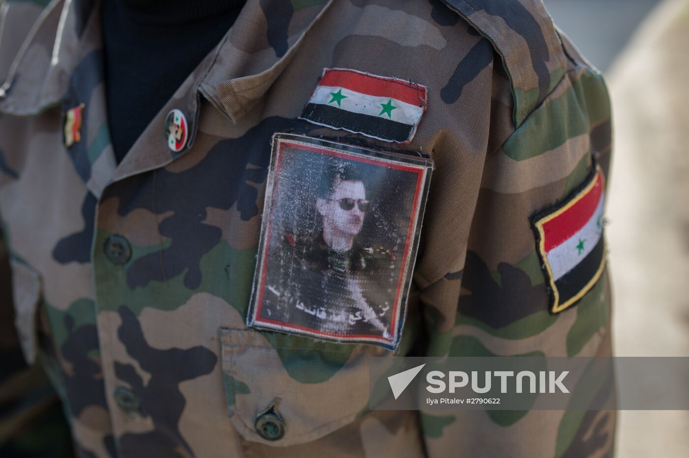 Syrian army volunteers trained outside Damascus