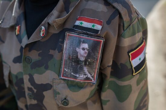 Syrian army volunteers trained outside Damascus