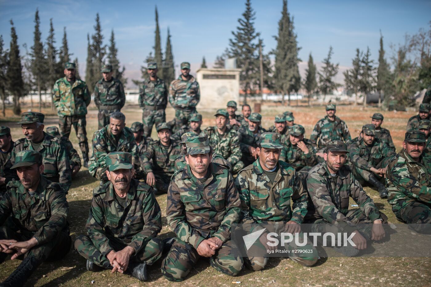 Syrian army volunteers trained outside Damascus