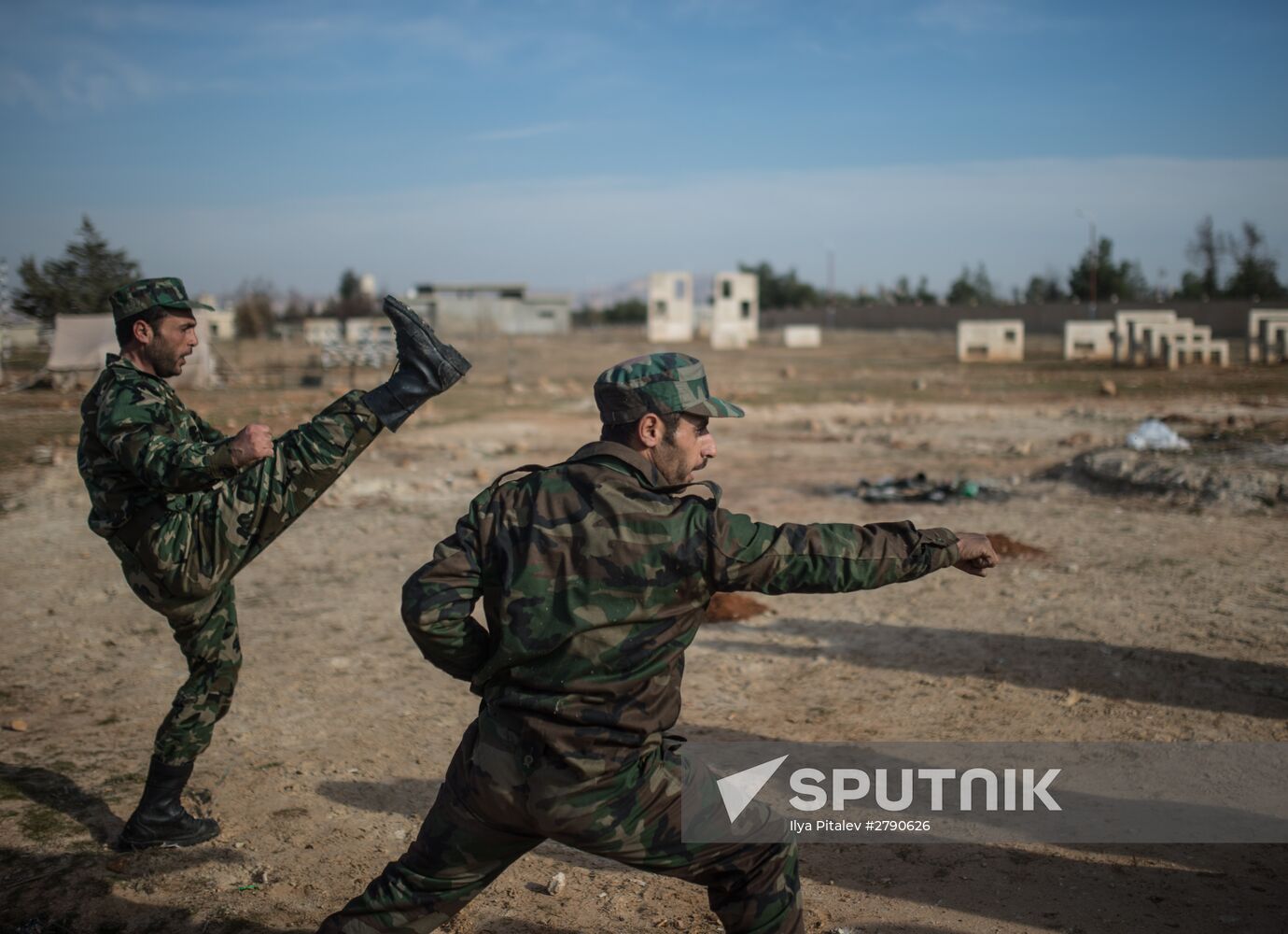 Syrian army volunteers trained outside Damascus