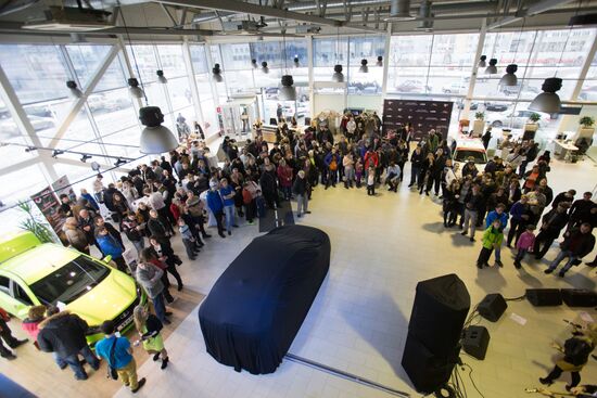 Sales of Lada Xray compact crossover start in Russia