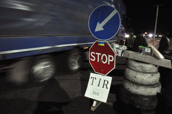 Ukrainian activists block Russian trucks in Lviv region