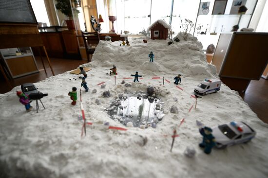 Presentation of model of sculpture celebrating Ural meteorites