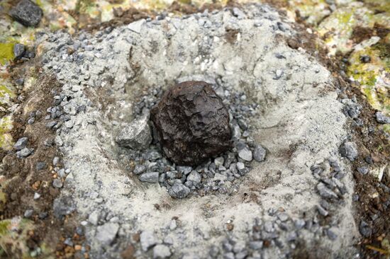 Presentation of model of sculpture celebrating Ural meteorites