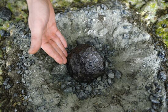 Presentation of model of sculpture celebrating Ural meteorites