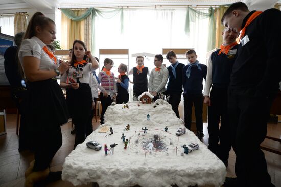Presentation of model of sculpture celebrating Ural meteorites