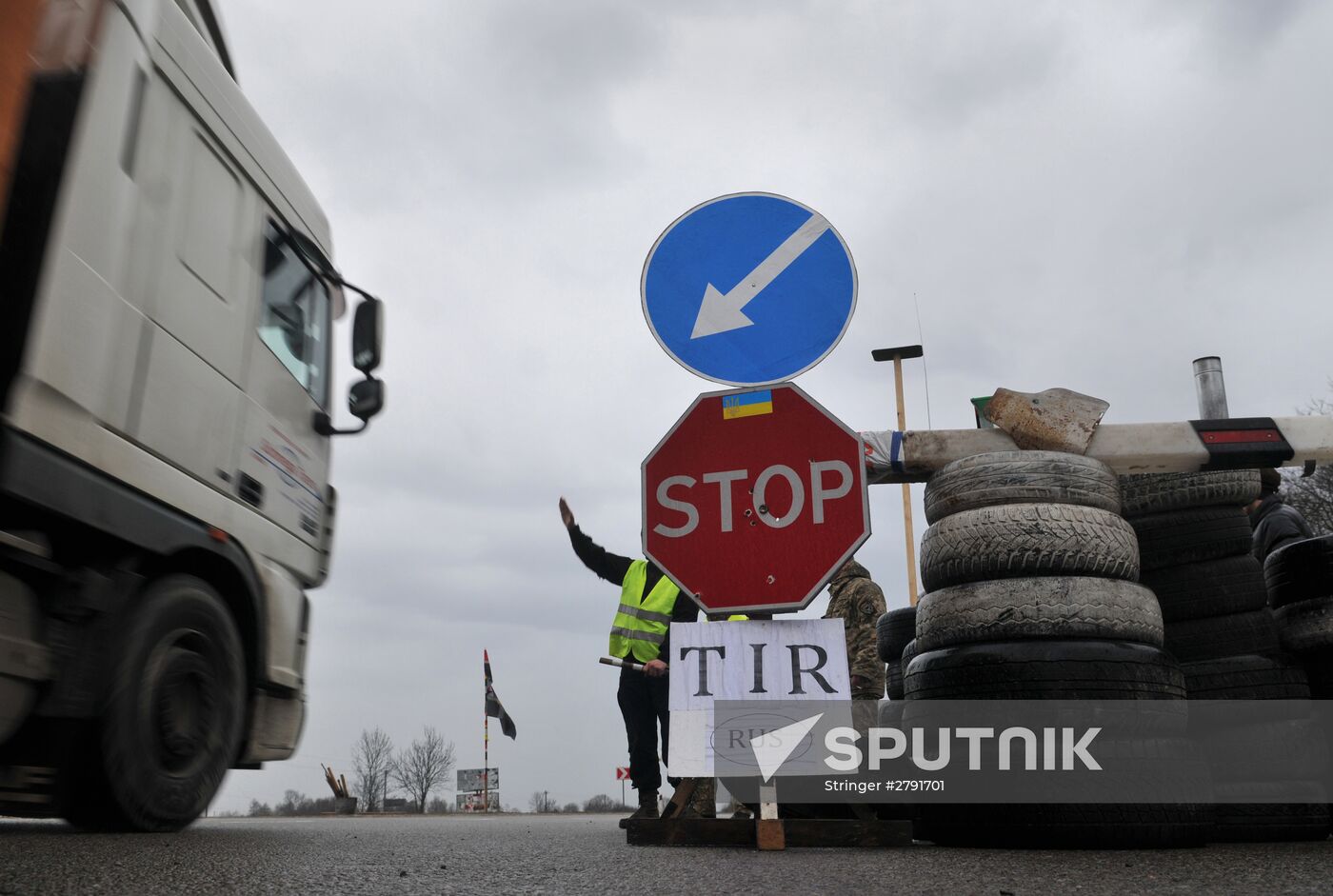 Ukrainian activists block Russian vans in Lviv Region