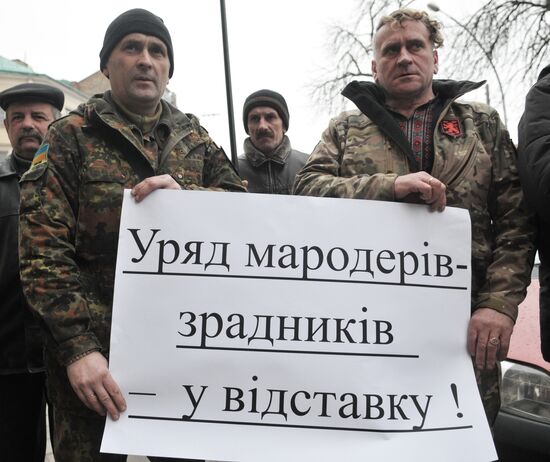 Ukrainian protesters demand resignation of Arseny Yatsenyuk's government