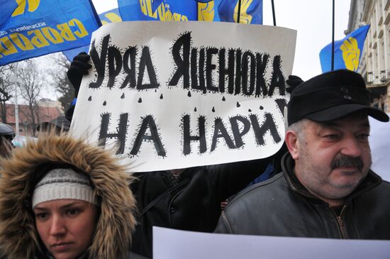 Ukrainian protesters demand resignation of Arseny Yatsenyuk's government