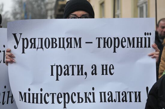 Ukrainian protesters demand resignation of Arseny Yatsenyuk's government
