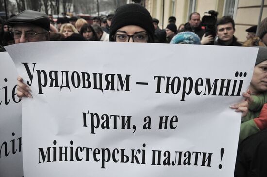 Ukrainian protesters demand resignation of Arseny Yatsenyuk's government