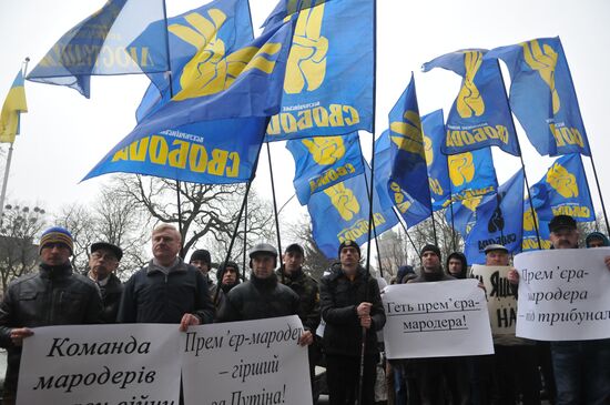 Ukrainian protesters demand resignation of Arseny Yatsenyuk's government