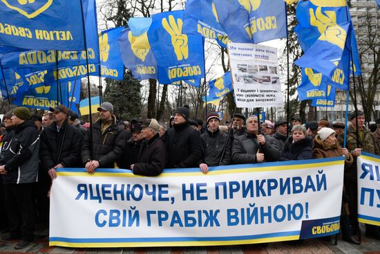 Ukrainian protesters demand resignation of Arseny Yatsenyuk's government