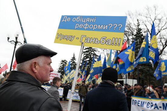 Ukrainian protesters demand resignation of Arseny Yatsenyuk's government
