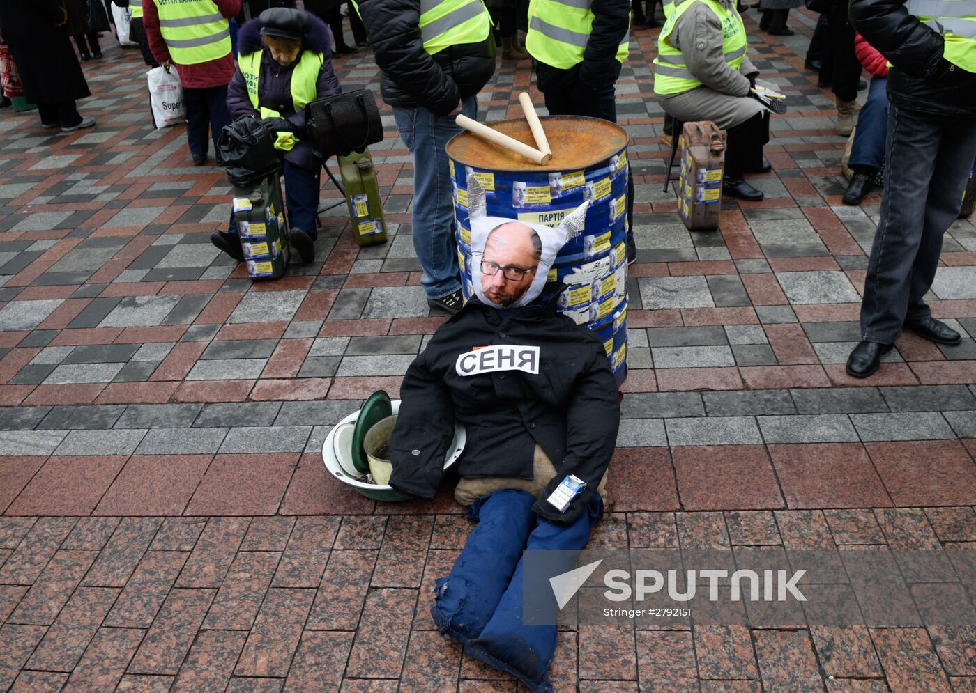 Ukrainian protesters demand resignation of Arseny Yatsenyuk's government