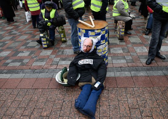 Ukrainian protesters demand resignation of Arseny Yatsenyuk's government