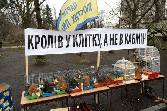 Ukrainian protesters demand resignation of Arseny Yatsenyuk's government