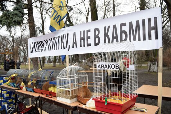 Ukrainian protesters demand resignation of Arseny Yatsenyuk's government
