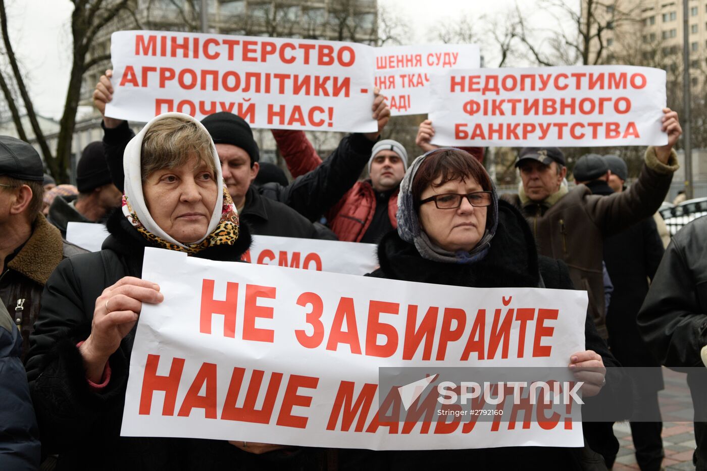 Ukrainian protesters demand resignation of Arseny Yatsenyuk's government