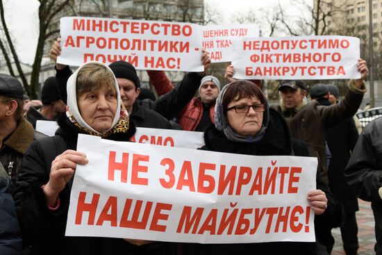 Ukrainian protesters demand resignation of Arseny Yatsenyuk's government