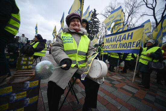 Ukrainian protesters demand resignation of Arseny Yatsenyuk's government