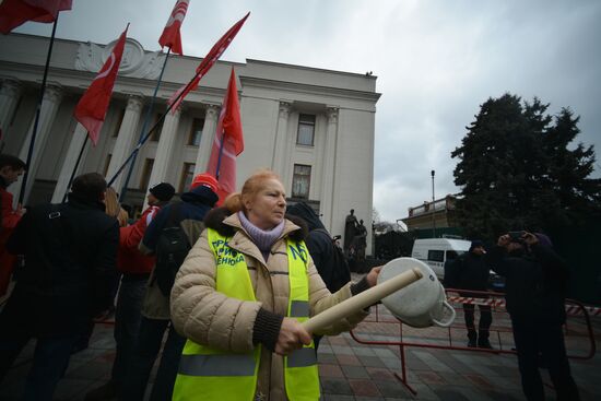 Ukrainian protesters demand resignation of Arseny Yatsenyuk's government