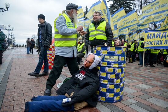 Ukrainian protesters demand resignation of Arseny Yatsenyuk's government